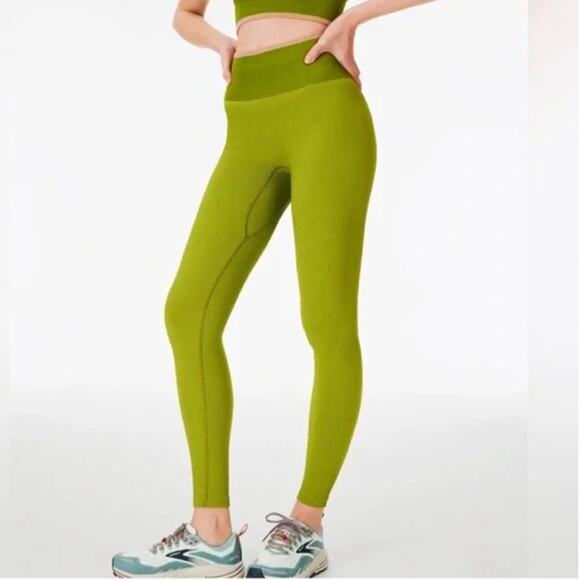 Outdoor Voices Seamless Rib 7/8 Leggings in Green Apple Size L - Picture 1 of 6